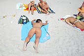 amateur naked milfs at the beach