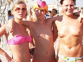 beach hot tits