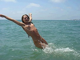 jessica alba fake nude beach photos