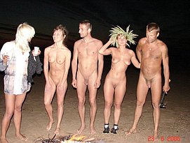 naked beach girl vid clips