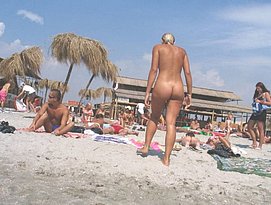 beautiful nude beach girls