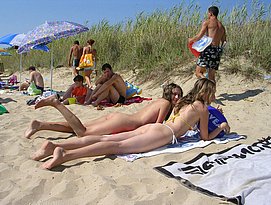 beach party boobs